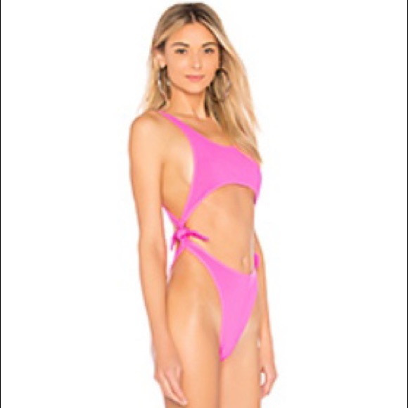 Kendall & Kylie x Revolve cut out swimsuit - Picture 5 of 5